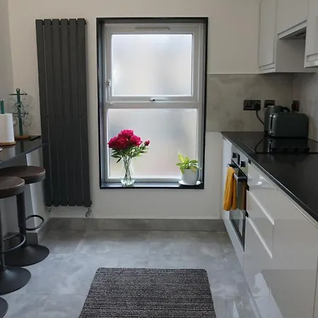 Beautiful London Home Sleeps 6, 2 Minutes To Metro Экстерьер фото