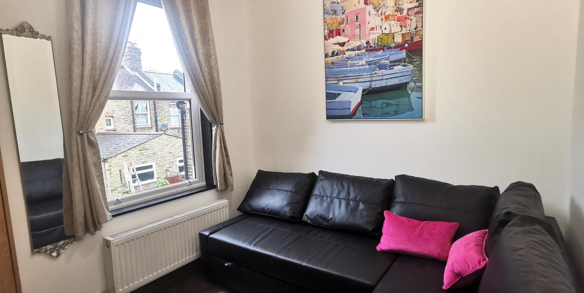 Апартаменты Beautiful Sleeps 6, 2 Minutes To Metro Лондон