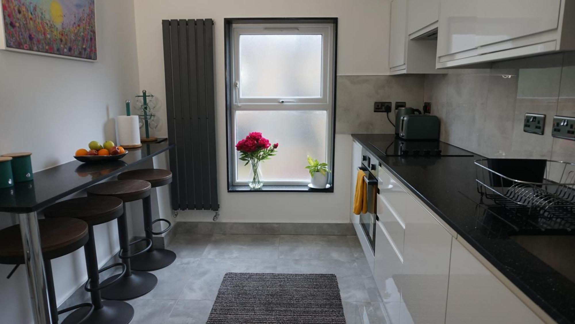 Beautiful Sleeps 6, 2 Minutes To Metro Лондон